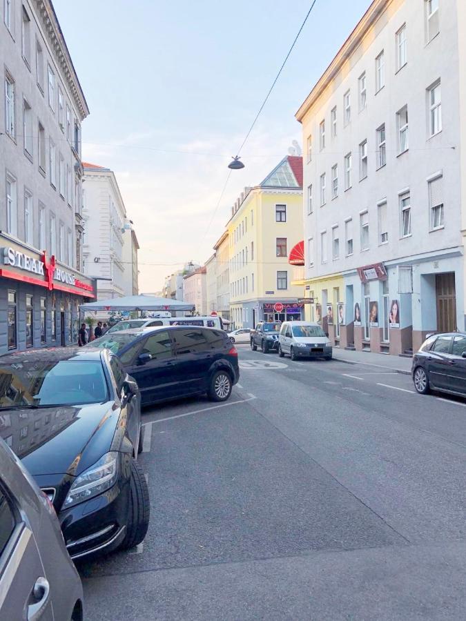 Appartamento Be my guest near metro station! Vienna Esterno foto