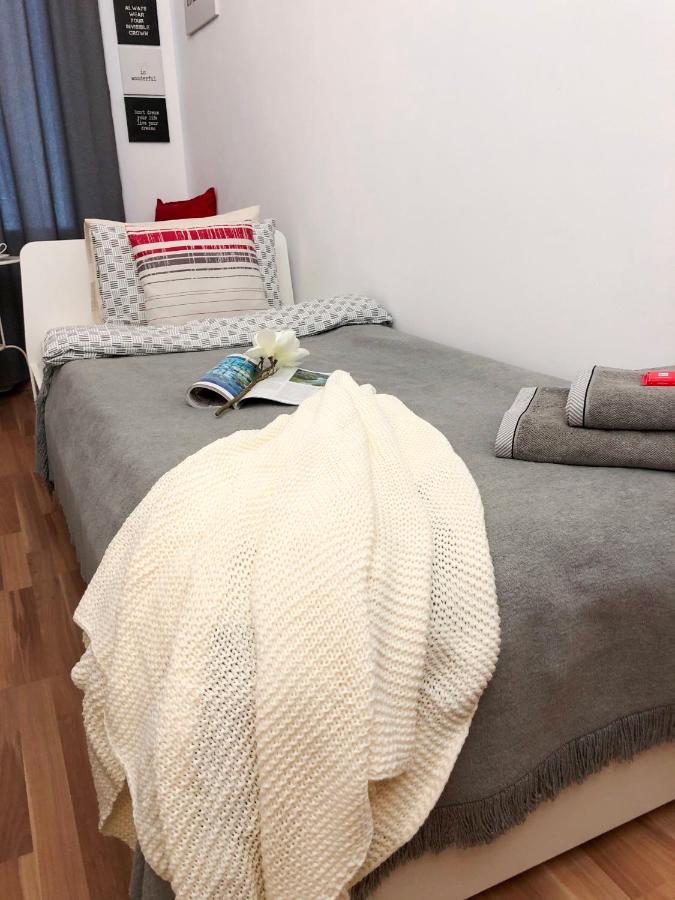 Appartamento Be my guest near metro station! Vienna Esterno foto