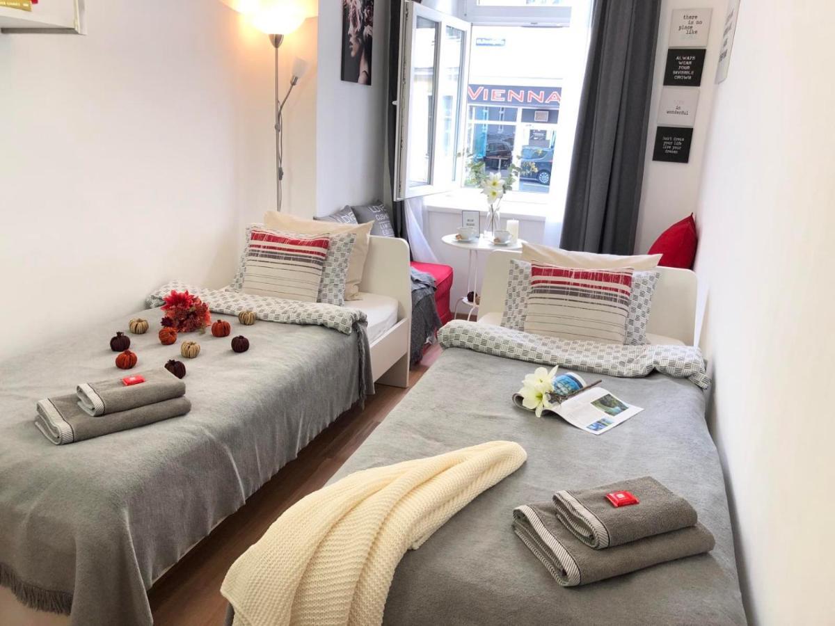 Appartamento Be my guest near metro station! Vienna Esterno foto
