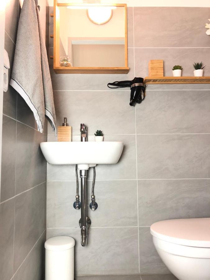Appartamento Be my guest near metro station! Vienna Esterno foto