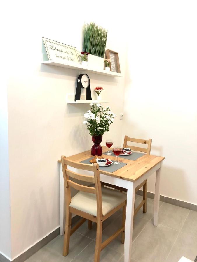 Appartamento Be my guest near metro station! Vienna Esterno foto